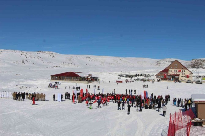 Doğu Anadolu’nun Gözdesi Hesarek’te Kayak Sezonu Açıldı