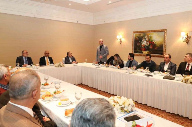 Başkan Vekili Aydın Muhtarlarla Bir Araya Geldi