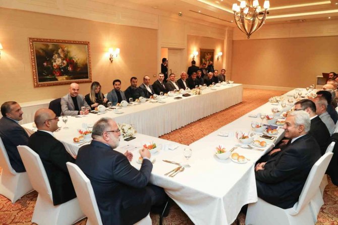 Başkan Vekili Aydın Muhtarlarla Bir Araya Geldi