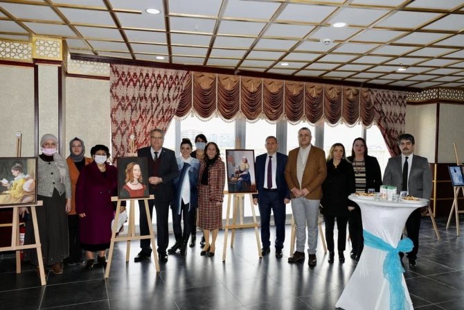 Yunusemreli Kursiyerlerden ’Dünyadan Renkler’ Sergisi