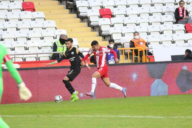 Ziraat Türkiye Kupası: Ft Antalyaspor: 1- Gzt Giresunspor: 0 (İ̇lk Yarı)