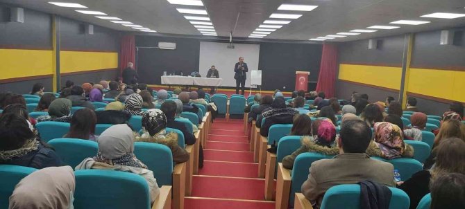 Ağrı’da Öğretmenlere Yönelik Seminerler Düzenleniyor