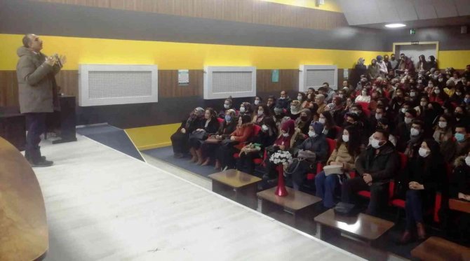 Ağrı’da Öğretmenlere Yönelik Seminerler Düzenleniyor