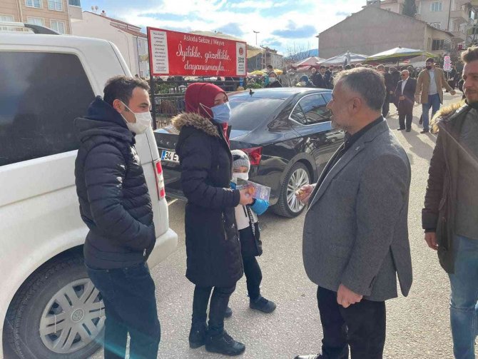 Ak Parti ’Yatırım, İ̇stihdam, Üretim, İ̇hracat, Büyüme’ Başlıklı El Broşürü Dağıttı