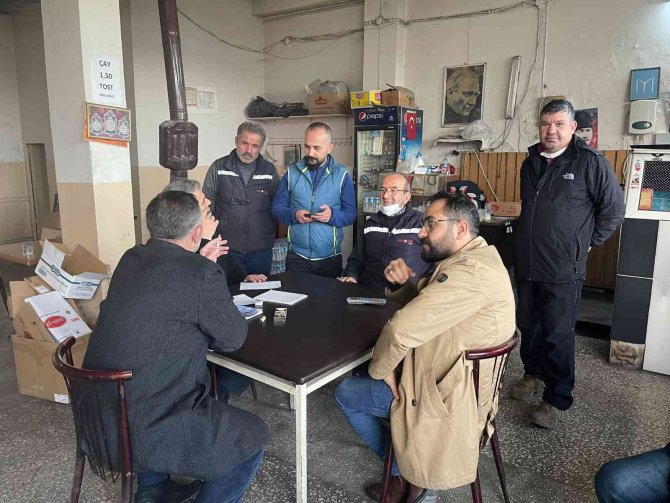 Ak Parti ’Yatırım, İ̇stihdam, Üretim, İ̇hracat, Büyüme’ Başlıklı El Broşürü Dağıttı