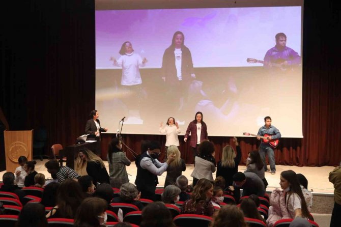 Aü’de ‘Barış Manço İ̇le Bir Gün’ Etkinliği