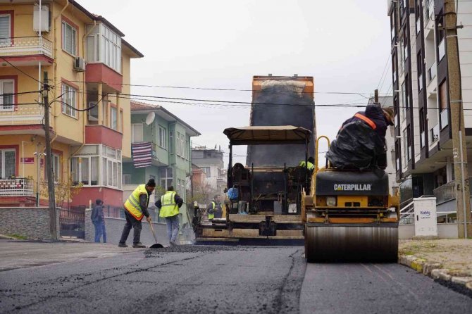 Altıeylül’ün Yolları Yenilenip İyileştiriliyor