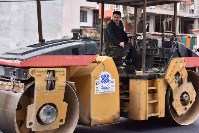 Altıeylül’ün Yolları Yenilenip İyileştiriliyor