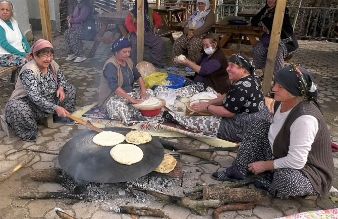 Antalya’nın Kırsal Mahallelerine Hamur Yoğurma Makinesi Desteği