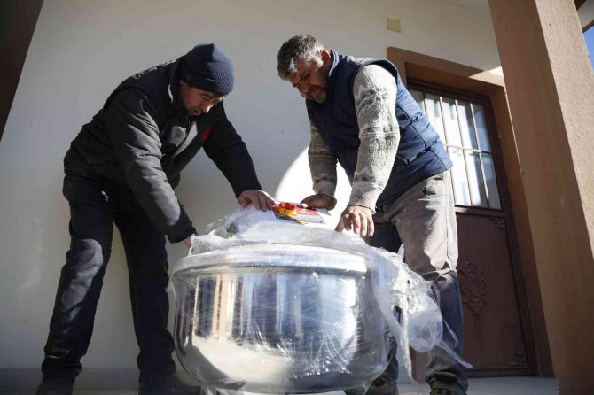 Antalya’nın Kırsal Mahallelerine Hamur Yoğurma Makinesi Desteği