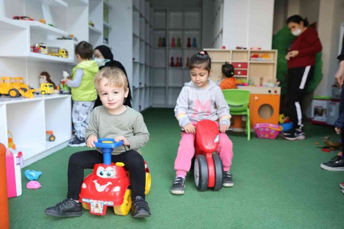 Kitap Ve Oyuncak Kütüphanesine Çocuklardan İlgi