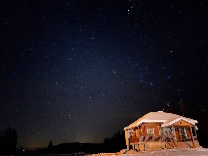 Atabarı Kayak Merkezinin Gece Görünümü Büyülüyor