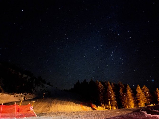 Atabarı Kayak Merkezinin Gece Görünümü Büyülüyor