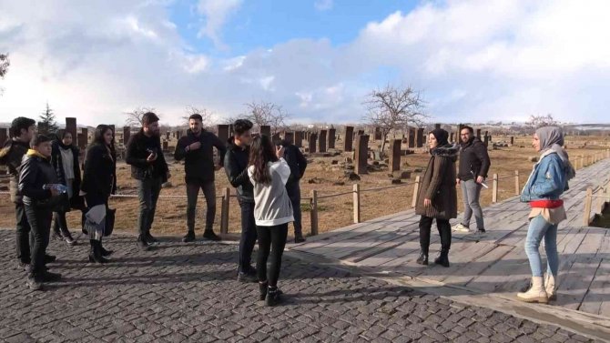 Bitlisli Gençlere ’Temel Fotoğrafçılık’ Eğitimi
