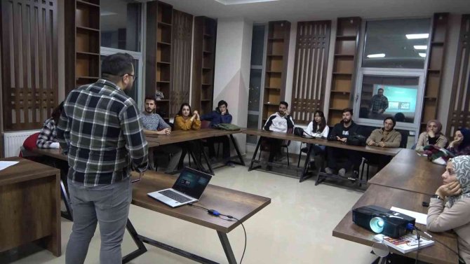 Bitlisli Gençlere ’Temel Fotoğrafçılık’ Eğitimi