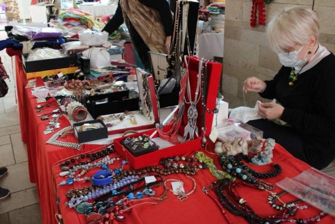 Öğrencilere Burs İçin Highway Avm’de Hayır Panayırı Açıldı