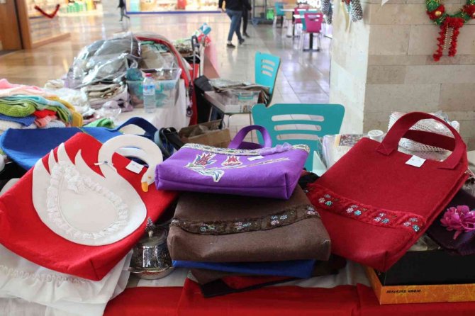 Öğrencilere Burs İçin Highway Avm’de Hayır Panayırı Açıldı