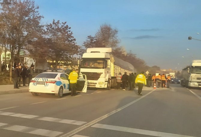Seyir Halinde Lastiği Patlayan Tır Alev Aldı