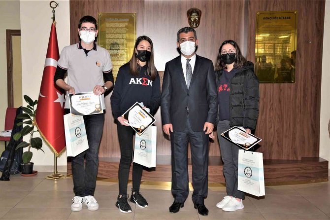 28 Öğrencinin Fotoğrafları Beğeniye Sunuldu