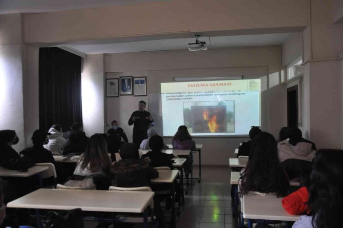 Öğrenciler Yangın Eğitimi Ve Tatbikatı Gerçekleştirdi