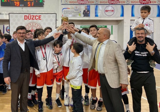 Basketbolda Şampiyon Toki̇ Mehmet Akif Ersoy Oldu