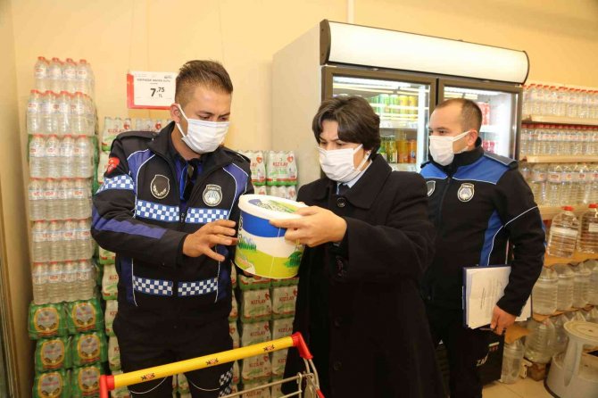 Erdemli Zabıtası, Zincir Marketlerde Fiyat Denetimi Yapıyor