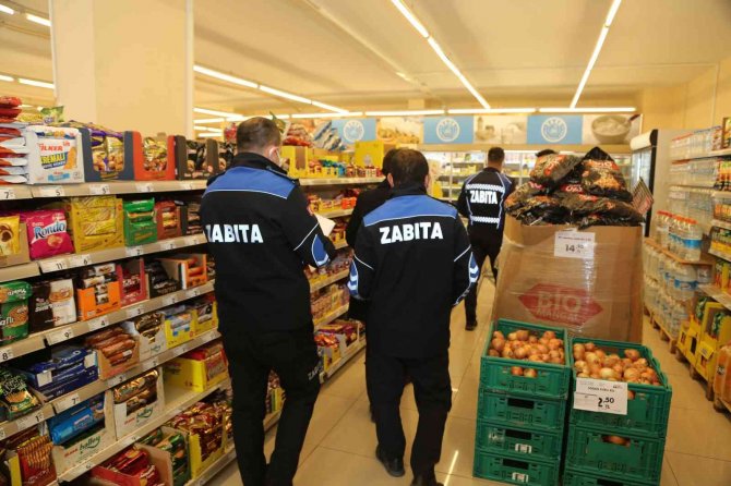 Erdemli Zabıtası, Zincir Marketlerde Fiyat Denetimi Yapıyor