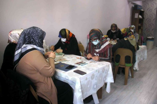 Kanser Ve İşitme Engelli Kadınlar Bu Kurslarda Şifa Buluyor