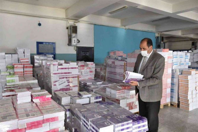 Erzincan’da Yardımcı Kaynak Kitapların Dağıtımına Başlandı