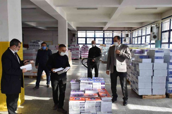 Erzincan’da Yardımcı Kaynak Kitapların Dağıtımına Başlandı