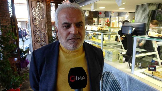 Çok Dilli Çalışanlarla Tarihe Açılan Şube Turistlerin Ağzını Tatlandırıyor