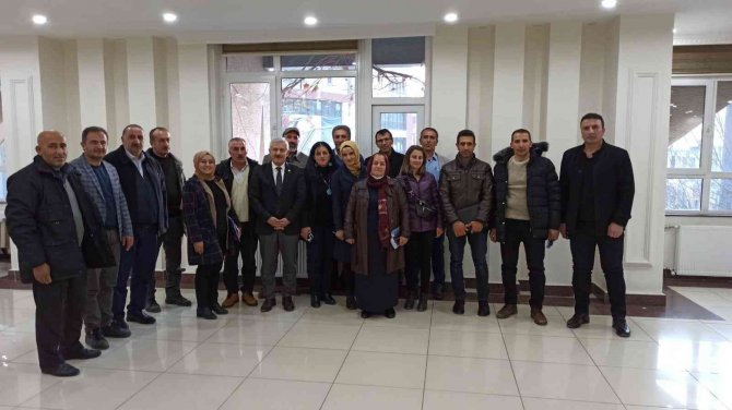 Hakkari Ak Parti İ̇l Başkanı Özbek: ”Eğitimde Son Sırada Olmak Hakkari’nin Kaderi Olmamalı”