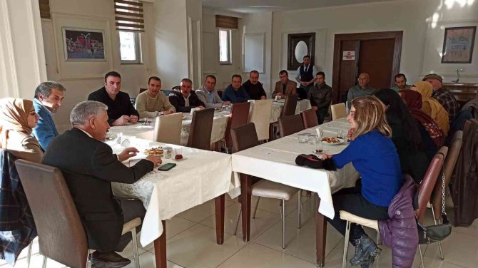 Hakkari Ak Parti İ̇l Başkanı Özbek: ”Eğitimde Son Sırada Olmak Hakkari’nin Kaderi Olmamalı”