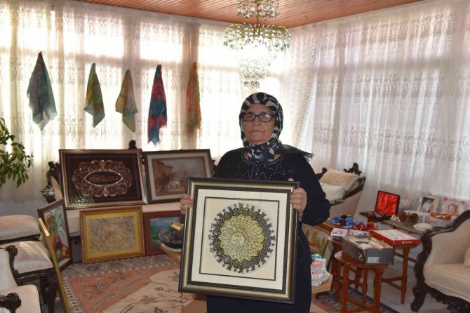 76 Yaşındaki Esma Ninenin Eğitim Azmi Hayranlık Uyandırıyor