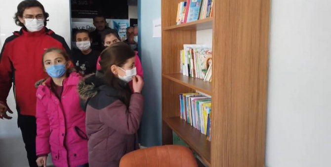 Isparta’da Kütüphanesi Olmayan Köy Okulu Kütüphaneye Kavuştu