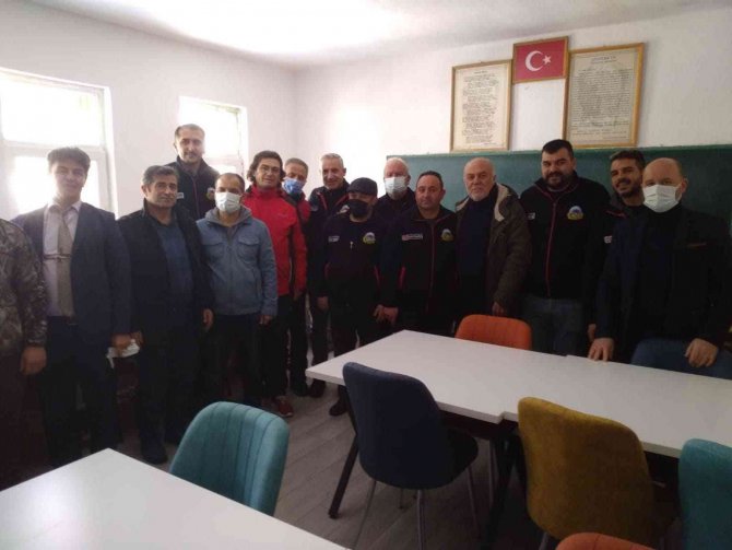 Isparta’da Kütüphanesi Olmayan Köy Okulu Kütüphaneye Kavuştu