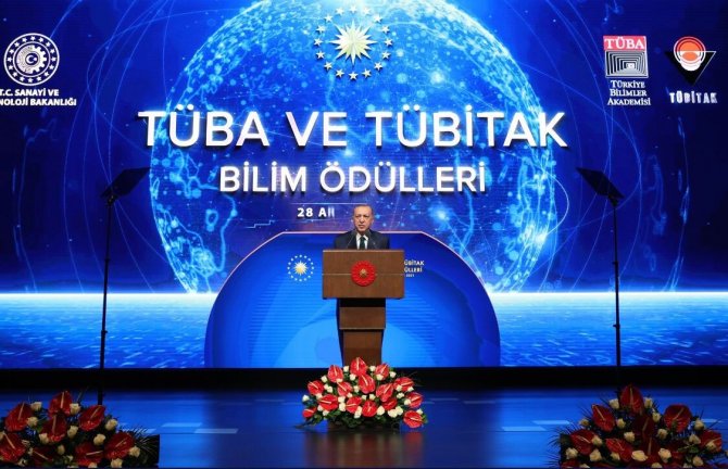 Rektör Karacoşkun, Tüba Ve Tübi̇tak Bilim Ödülleri Törenine Katıldı