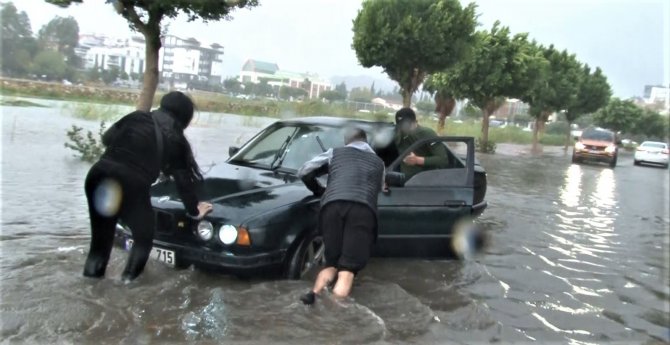 Antalya Ve Batı İlçeleri İçin ‘Aşırı Yağış’ Uyarısı