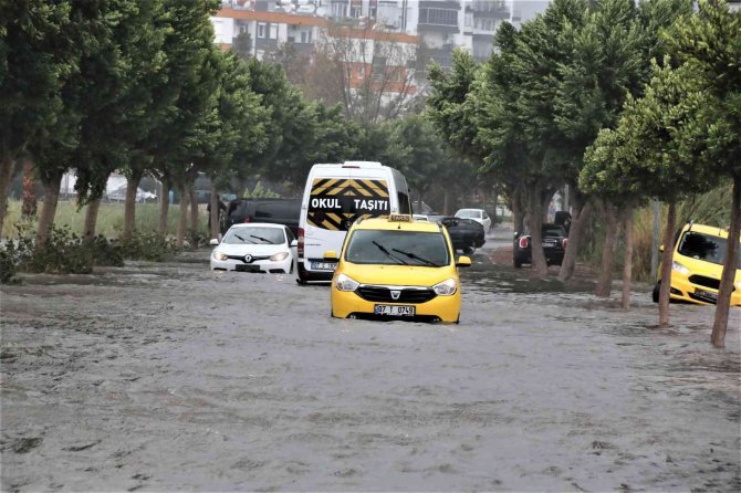 Antalya Ve Batı İlçeleri İçin ‘Aşırı Yağış’ Uyarısı