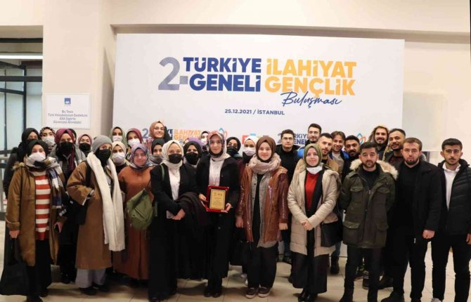 Nevü İ̇lahiyat Fakültesi Öğrencileri ’İ̇lahiyat Gençlik Buluşmaları’na’ Katıldı