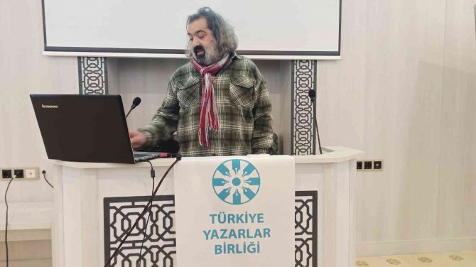 Erzincan’da “Bir Rol Model Olarak Mehmet Akif Ve İ̇stiklal Marşı” Konulu Konferans Düzenlendi