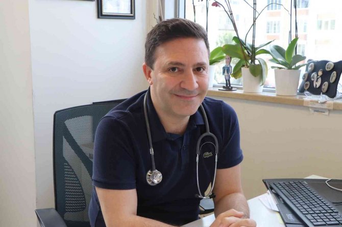 Profesörden Yılbaşı Uyarısı: "Delmicron Varyantı 2022’nin Kabus Gibi Geçmesine Yol Açabilir"