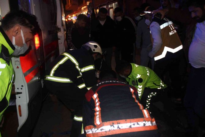 İ̇kiye Bölünmüş Otomobilden Sağ Çıktı: Kaza Anı Kamerada