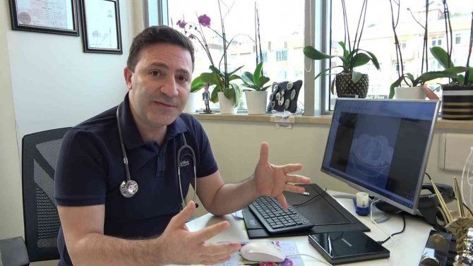 Profesörden Yılbaşı Uyarısı: "Delmicron Varyantı 2022’nin Kabus Gibi Geçmesine Yol Açabilir"