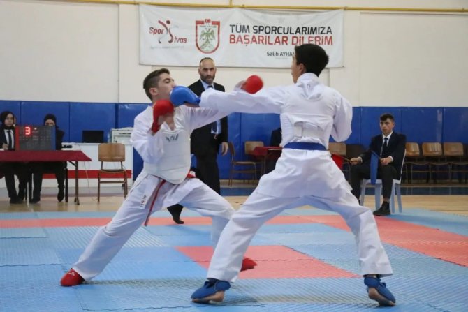 Dereceye Giren Karatecilere Madalya Verildi