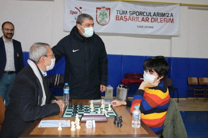 Sporcular Satrançta Hünerlerini Sergiledi