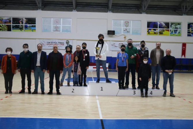 Sporcular Satrançta Hünerlerini Sergiledi