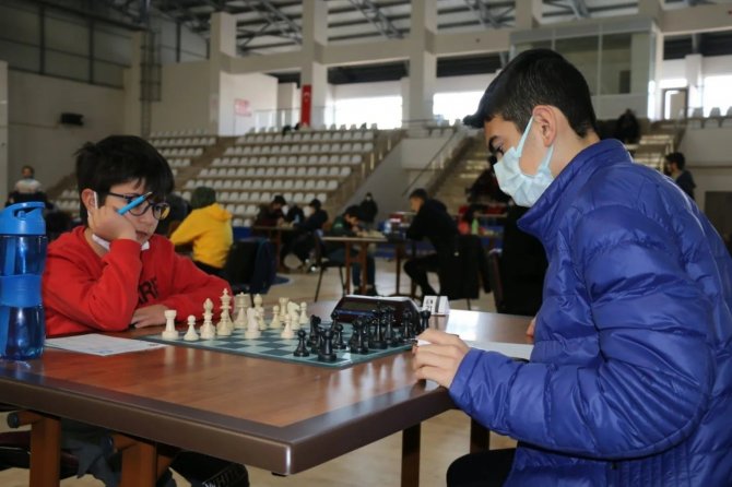 Sporcular Satrançta Hünerlerini Sergiledi