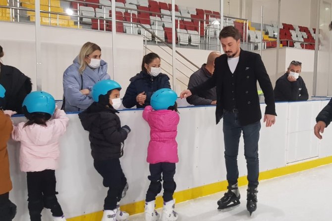 Çocuk Akademisi Öğrencileri Buz Pateni İle Tanıştı