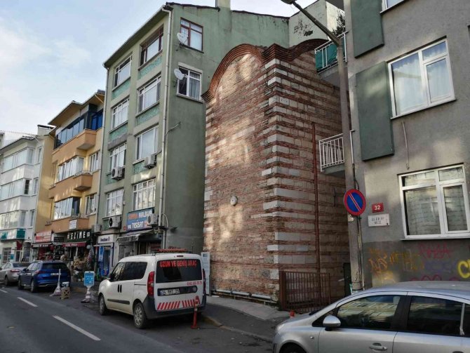 Tarihi Acıbadem Su Terazisi, Apartmanlar Arasında Varlığını Koruyor